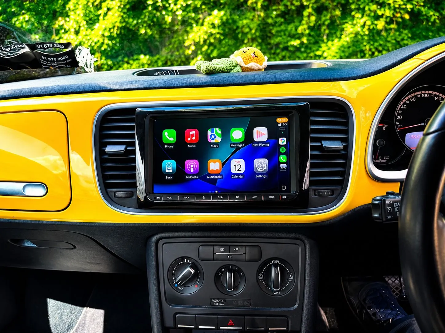 VW Beetle CarPlay installation photo